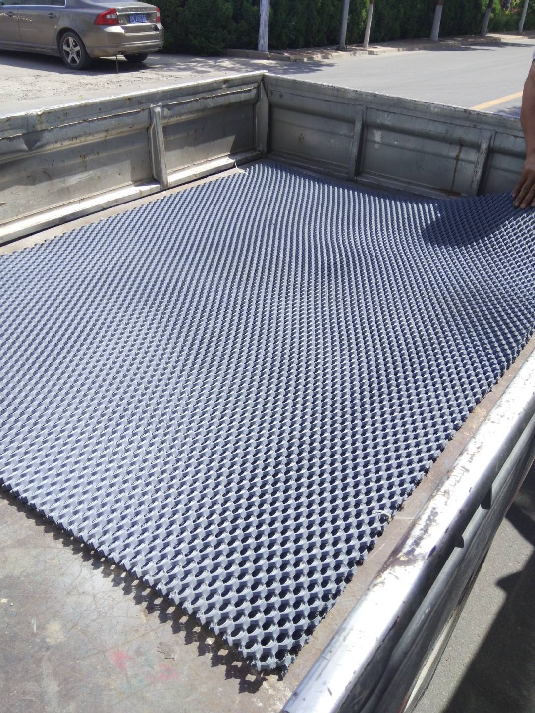 Cooling tower mesh