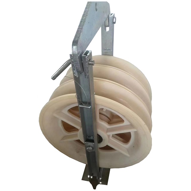 Cable roller